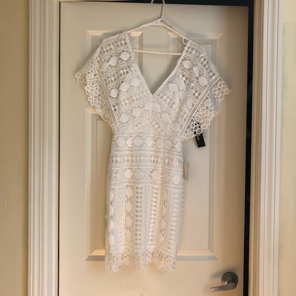 Beautiful white lace lulus dress